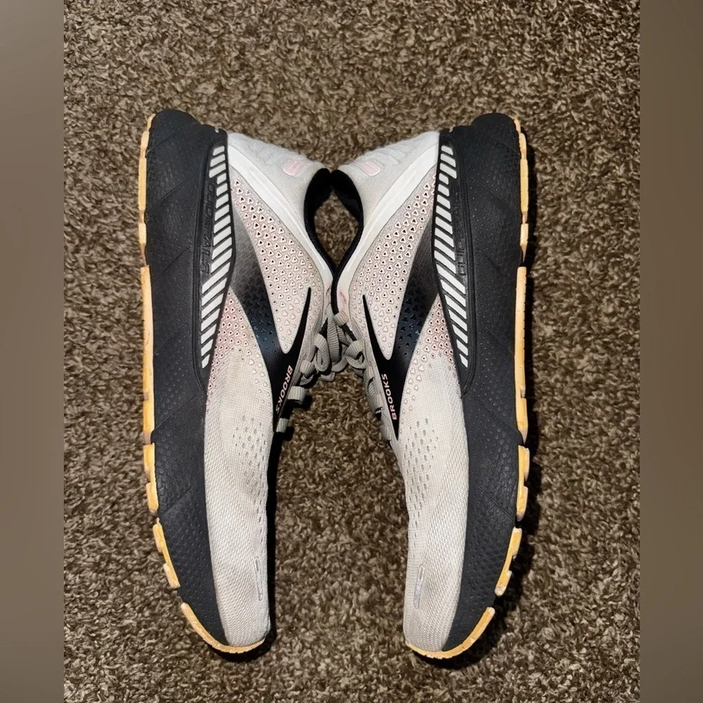 Brooks Athletic Shoes - Picture 4 of 6